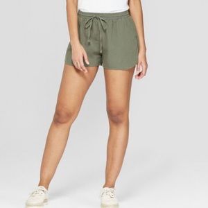 NWOT drawstring olive shorts! Sz M
